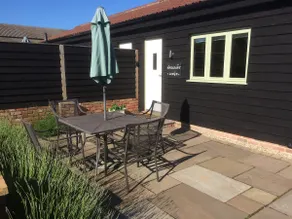 Pheasant Lodge rural Norfolk, hot tub, games room - Image 3