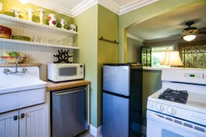 1 bed/1 bath-Delphinium Apt - Image 2