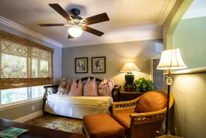 1 bed/1 bath-Delphinium Apt - Image 5