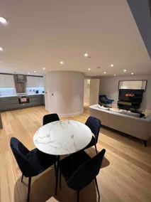 King Size 2Bed - Premium Apartment - Image 2