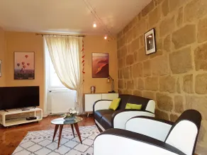 Charming house in the city center with garden - Image 4
