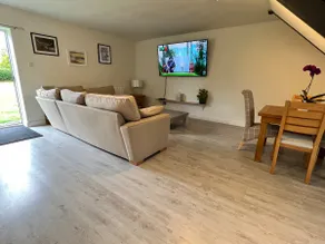 Spacious, self contained annex with free parking - Image 3