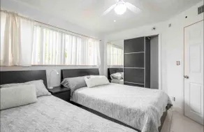 Miami's Best: Sunny Suite, Lake, Pool & Comfort! - Image 5