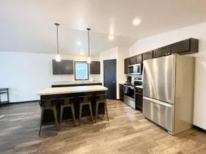 2 houses split by wall! - 6 bedrooms - 4 bathrooms - Image 2