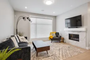 Free Parking, King Bed & South-Facing Deck - Image 5