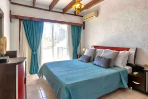 3 Bedroom house with Sea View-Wifi, 60m from Sea - Image 3