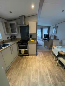 NEW FOREST Hoburne Bashley Holiday Park, Spacious Caravan Sycamore 201 Sleeps 6 - Image 3
