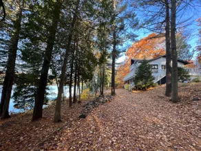 Boho Lakehouse Muskoka Family Retreat Sleeps up to 15 - Image 2