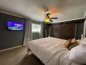 Maple Tree House - 3 miles from stadium, tucked away from traffic - Image 4