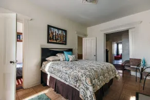 Cozy 3BR apartment on Quiet Block - Image 3
