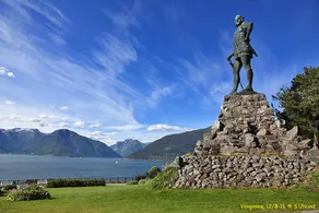House by the fjord on Vangsnes - Image 3