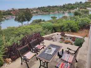 Seaside bungalow with garden & private parking - Image 2