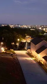 Guest House with Stunning Sunrise & City Views - Image 5