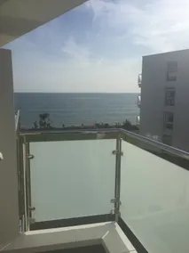 Luxury apartment right on the seafront. Sleeps 4. - Image 2