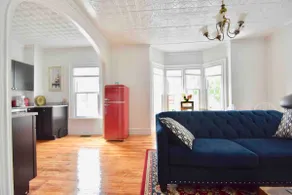 3 King Size Beds Hip Sunny 3BR Apt Downtown - Image 3