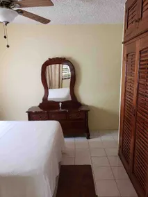 2 bedroom with secured parking / up to 4 guests - Image 5