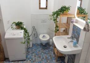 In the heart of C WiFi Netflix tiled stove and tub - Image 4