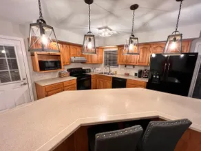 Peaceful 3BR 2Bath w/ Deck, Porch & Near Beaches - Image 4