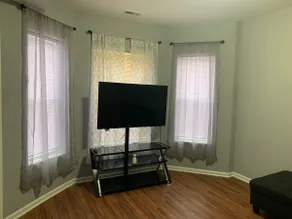 Lovely 4-bedroom apartment! 15 mins from Downtown - Image 4
