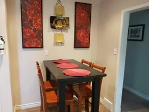 Lincoln's Red Door -  HUGE 4 BR/2 BA private APT - Image 2
