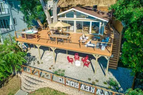 Superb lakefront getaway with spa, dock and views! - Image 3