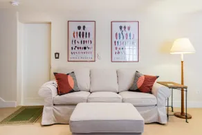 Large, Cheerful Studio Apartment by Lake Washington - Image 2