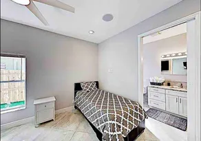 Spacious Home with Pool East Lantana - Image 4
