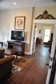 One Bedroom Apartment in Historic Home (3) - Image 3