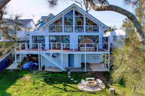 A Picturesque Lakehouse | Fun & Zoned for Privacy - Image 3