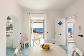 Apartment with stunning sea view - Image 3