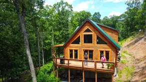 Potomac Cabin: Riverfront, 7 acres, sleeps 14, hot tub, Starlink - Image 5