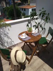 Beautiful and centrally located penthouse, 100 m from the bay. Garage. - Image 3
