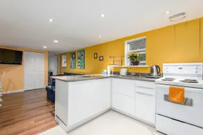 Spacious 2-bedrooms in West Point Grey - Image 2