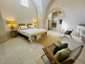 Deluxe apartment with outdoor pool and garden - Image 5