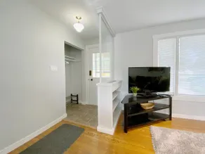 Bright and Newly Renovated Louise Ave. Loft - Image 4