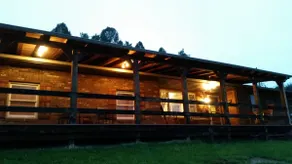 HOCKING HILLS HAVE MED VARMT TUB OG DAM PÅ 4 SEKLUDEREDE ACRES med REC BARN - Image 2