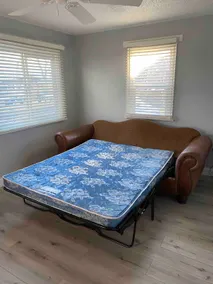 Quiet retreat, minutes from highway and downtown - Image 4