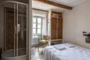 1-bedroom house – 2 single beds and 1 double bed - Image 4