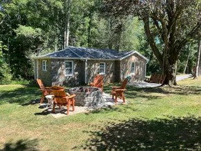Cozy Creekside Cottage - Image 3