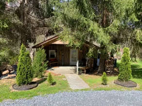 Romantic Chalet w/ Hot Tub close to Roan Mountain - Image 4
