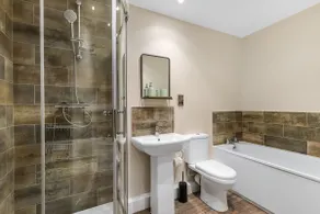 Beautiful Executive Apartment 6 - Image 2
