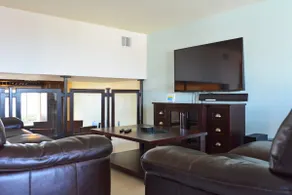 Ocean View + Wi-Fi + Netflix & 24/7 Security - Image 4
