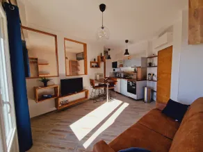 Incredible 2-room apartment full of charm with balcony sea view - Image 4