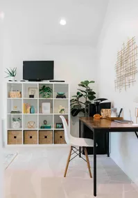 Spacious CA King luxury suite, private entrance - Image 5