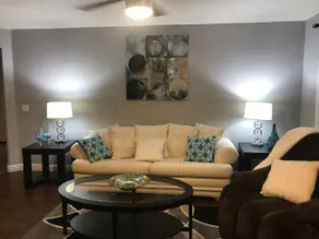 Beautiful and Cozy... Minutes from the Strip!!! - Image 3