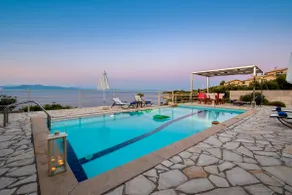 Villa Emmanuela on the sea front. - Image 4