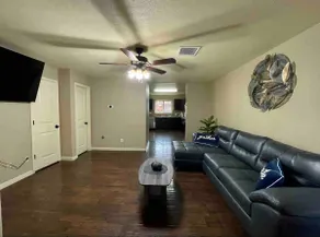 Gorgeous Spacious Condo with Free Parking Space - Image 5