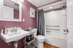 Secluded 2BR | Two Queen beds | Off-street parking - Image 5