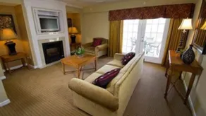 Top choice! Greensprings 4BR/4BA near attractions. - Image 3