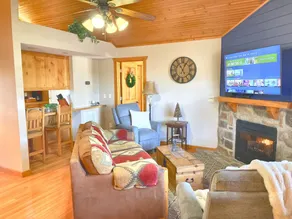 Cozy Stonebridge Cabin|2 King Suites, Heated Porch - Image 5